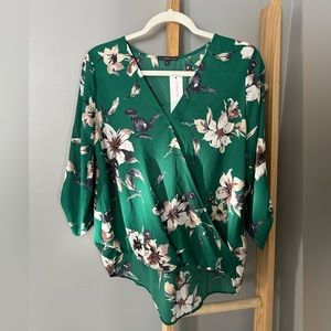 West Kei V neck Wrap Green Floral Blouse - Stitch Fix. NWT